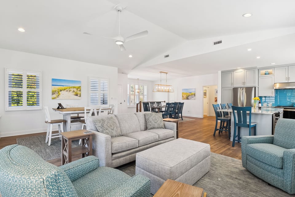 Main Level,Living Room,