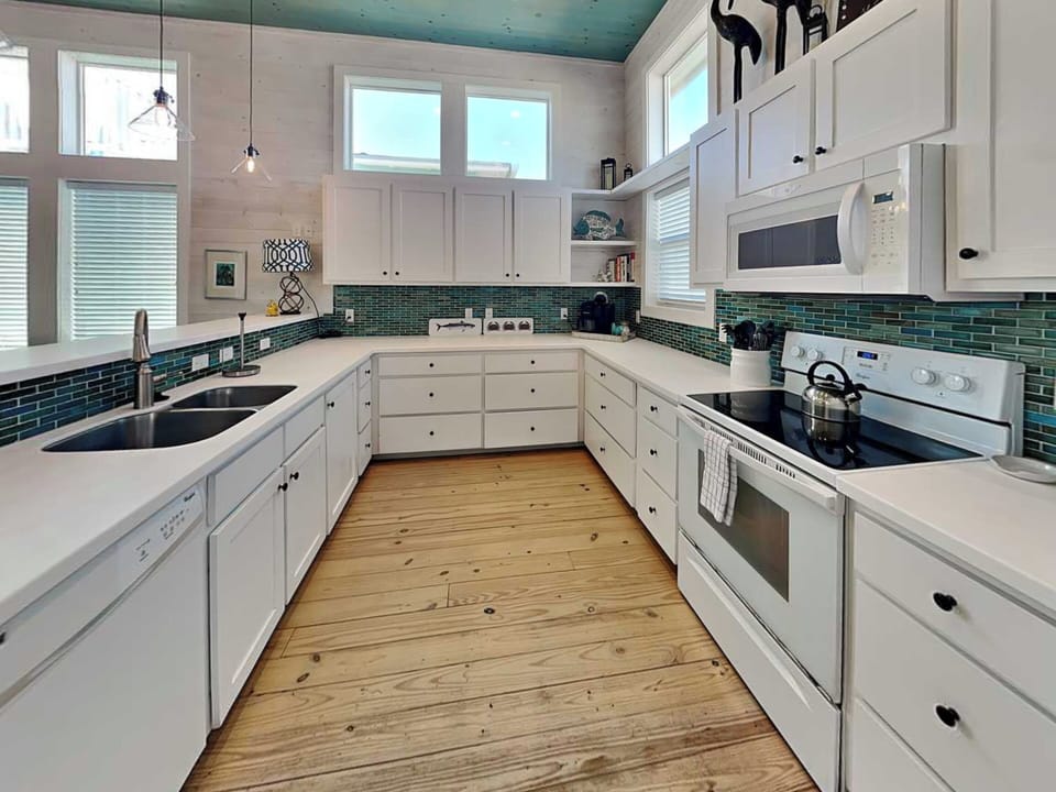 Full Kitchen - Third Floor