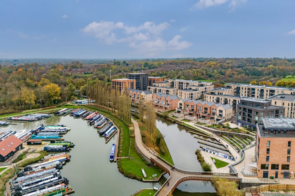 The apartment is situated in the scenic area of Campbell Wharf