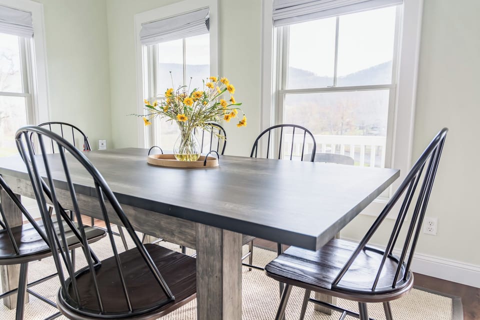 Dine with a Mountain View