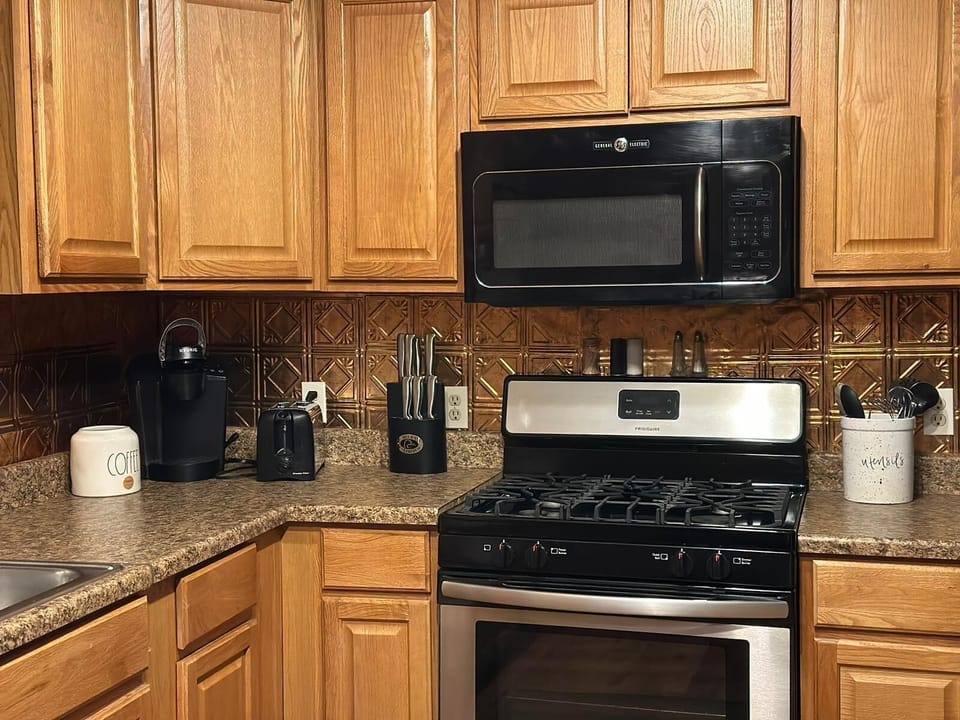 gas range/oven/microwave 