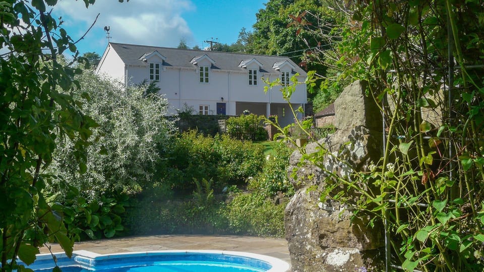 Set amongst beautiful gardens, Buckstone House Coach House has shared use of an outdoor swimming pool