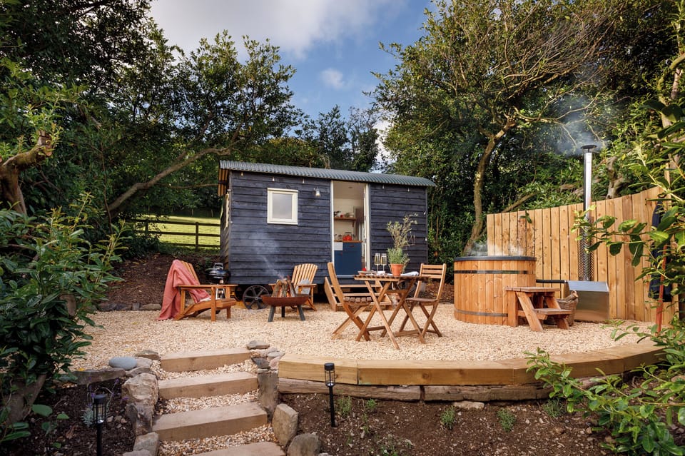 Shepherds Hut with Hot Tub