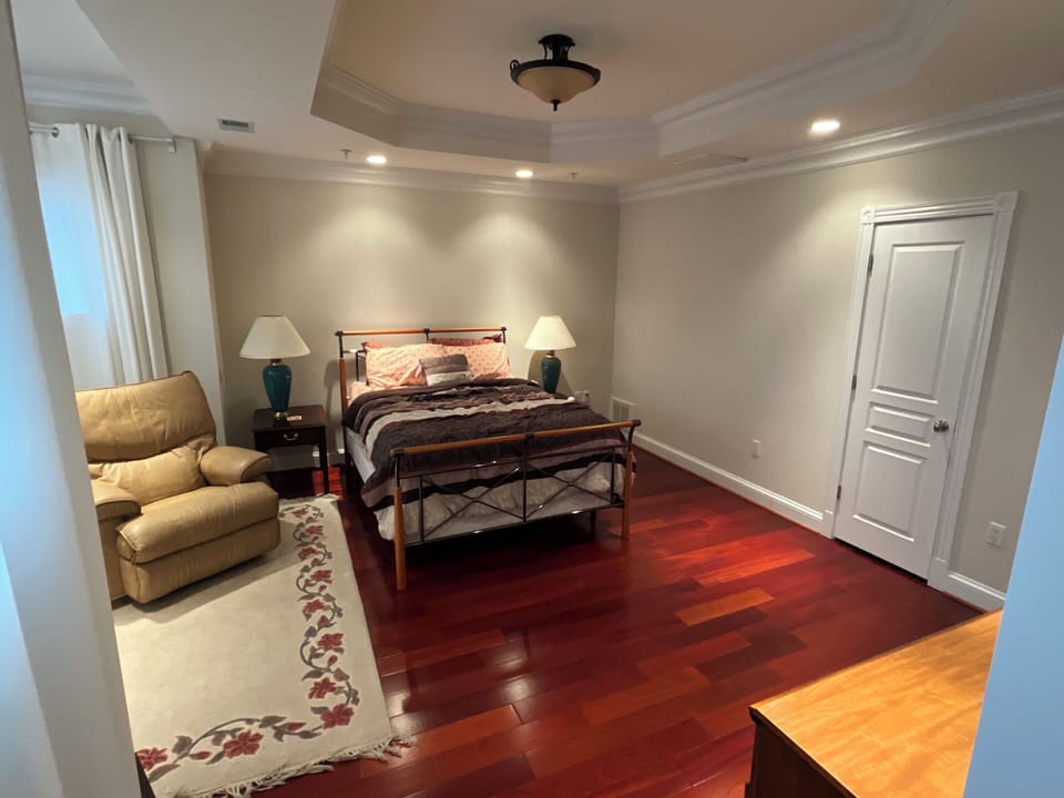 Second bedroom with queen bed