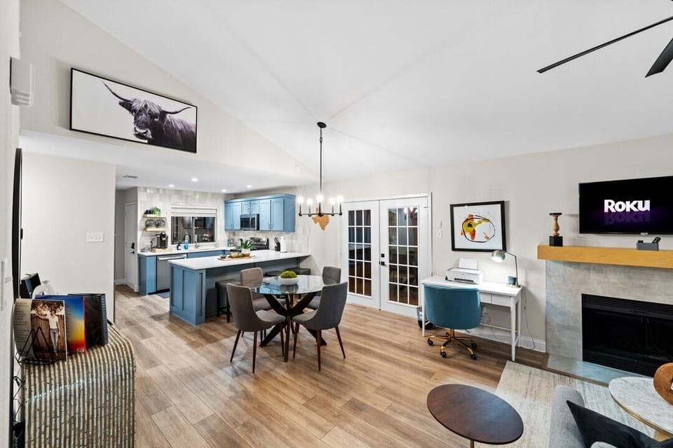 Stylish open space with modern decor, perfect for relaxation and enterainment