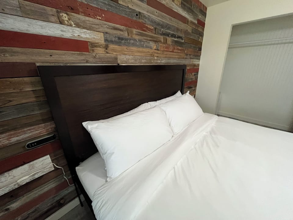 4 King size pillows on each bed.
