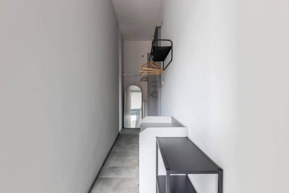 Cabina armadio walk-in raggiungibile dalla camera da letto e dalla sala pranzo