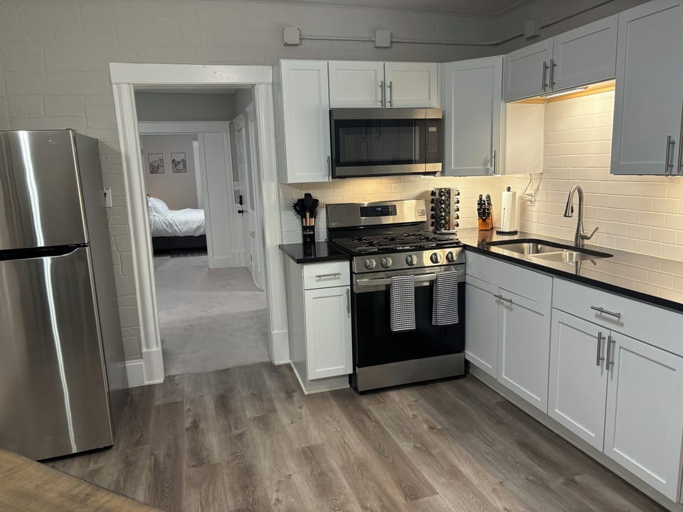 Kitchen complete with all the essential items from baking to cooking! 