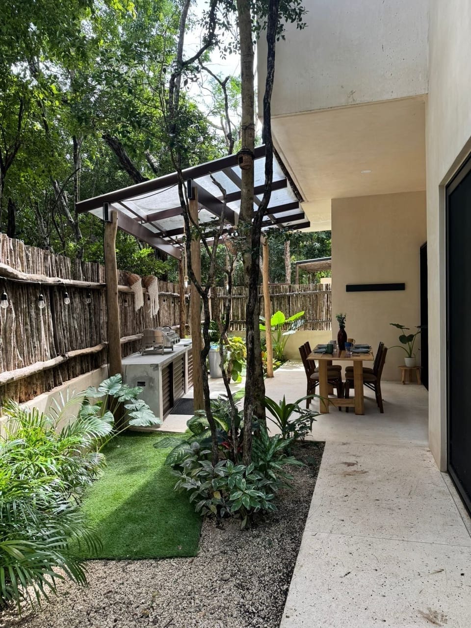 Outdoor dining