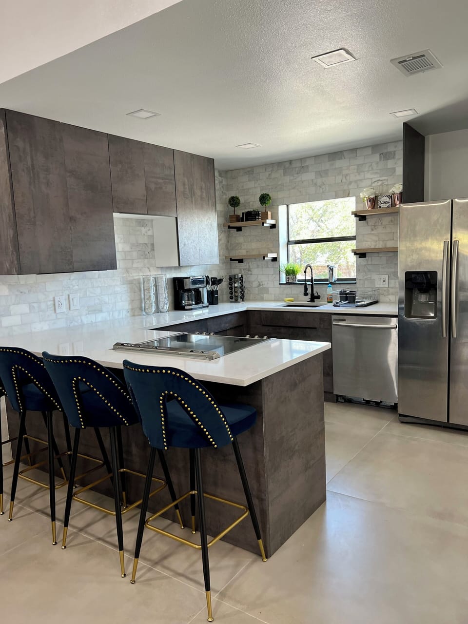 Kitchen bar
