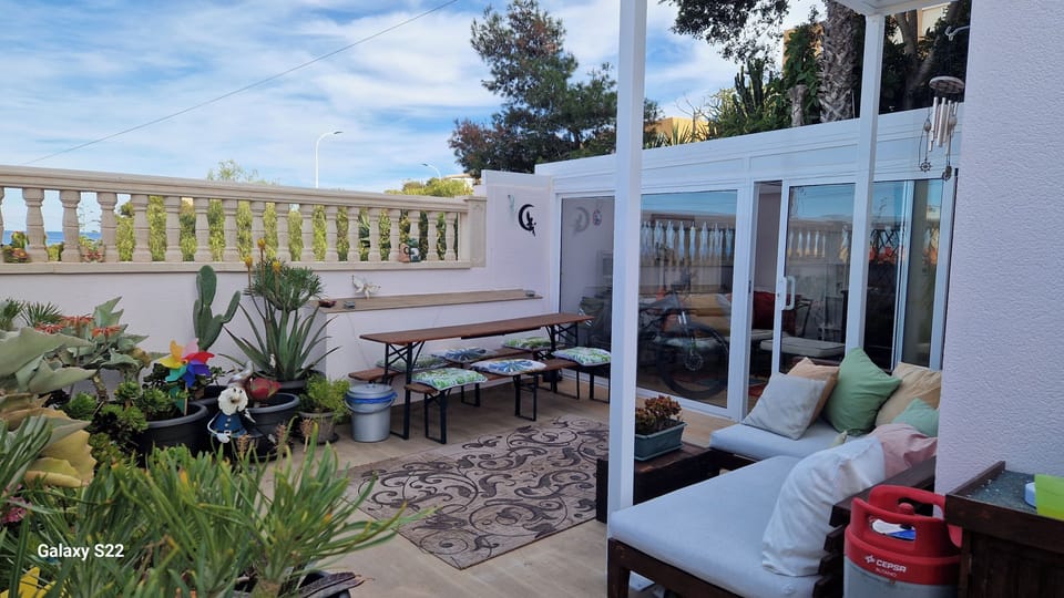 Outside garden area with tv / sun room. All outside'areas and balconies can be used by the guests