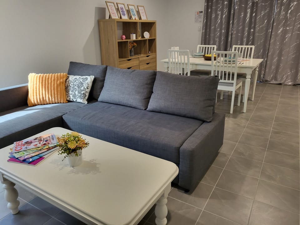 Comfortable living space to relax & unwind with a chaise lounge seating 4 people
