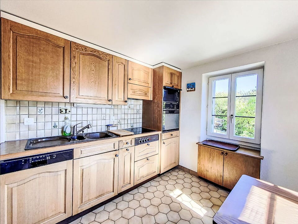 Countertop, Cabinetry, Property, Kitchen Sink, Sink, Tap, Window, Wood, Kitchen Stove, Kitchen