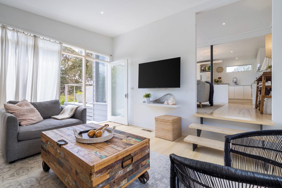 Lounge Room (3)