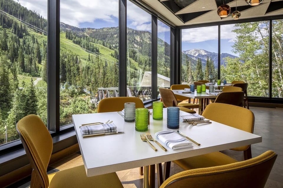 Casual 71 restaurant downstairs with more great views

