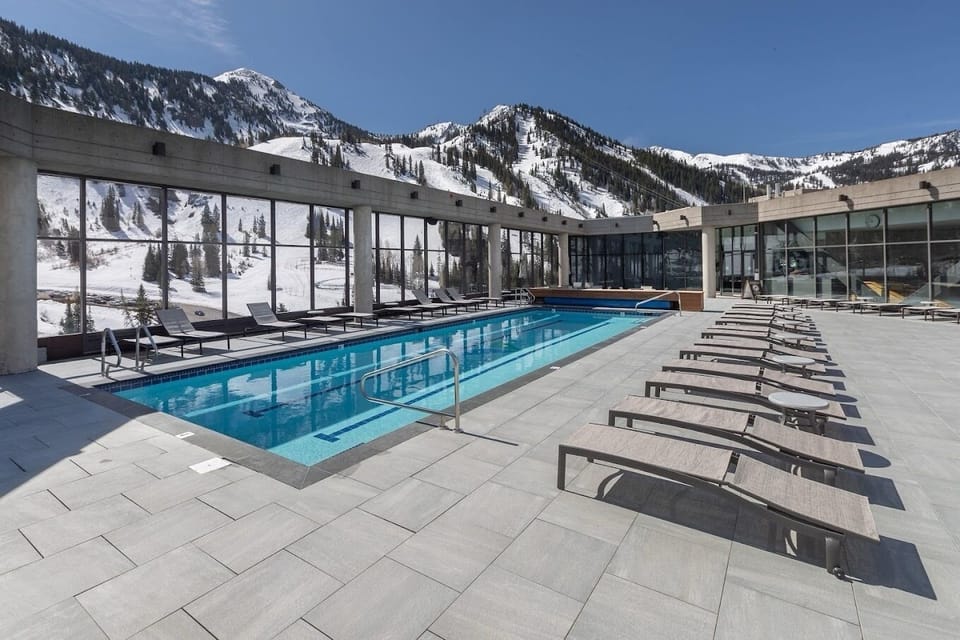 SPA 9th floor exclusive HEATED pool (90 degrees+) + gigantic adult-only hot tub