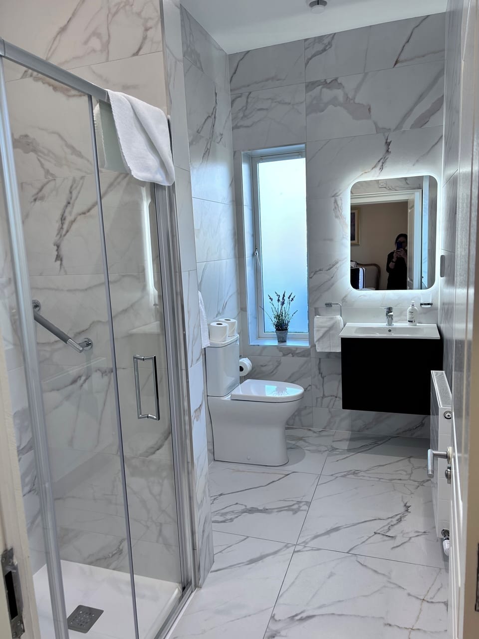 Bedroom 1 en-suite with shower - Ground floor