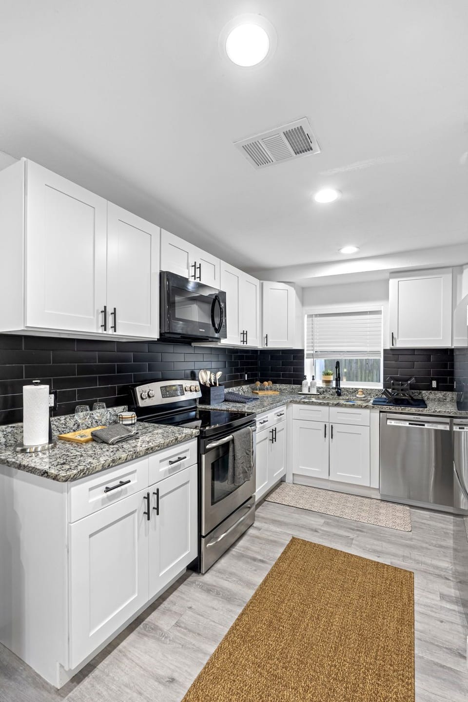 Kitchen - w/oven, microwave, dishwasher and refrigerator