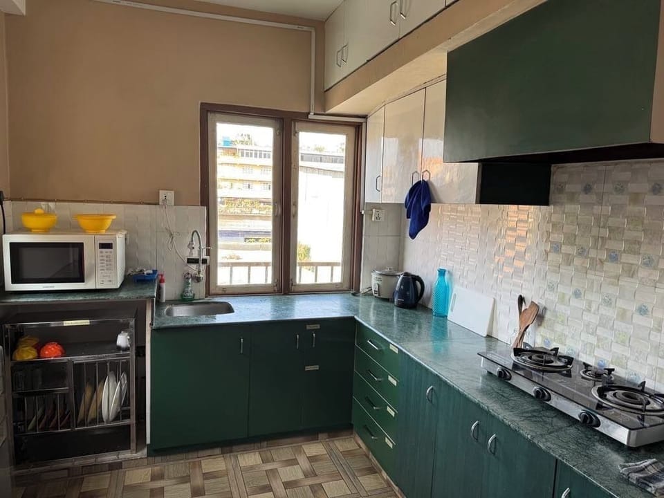 Full kitchen, microwave, gas stove
