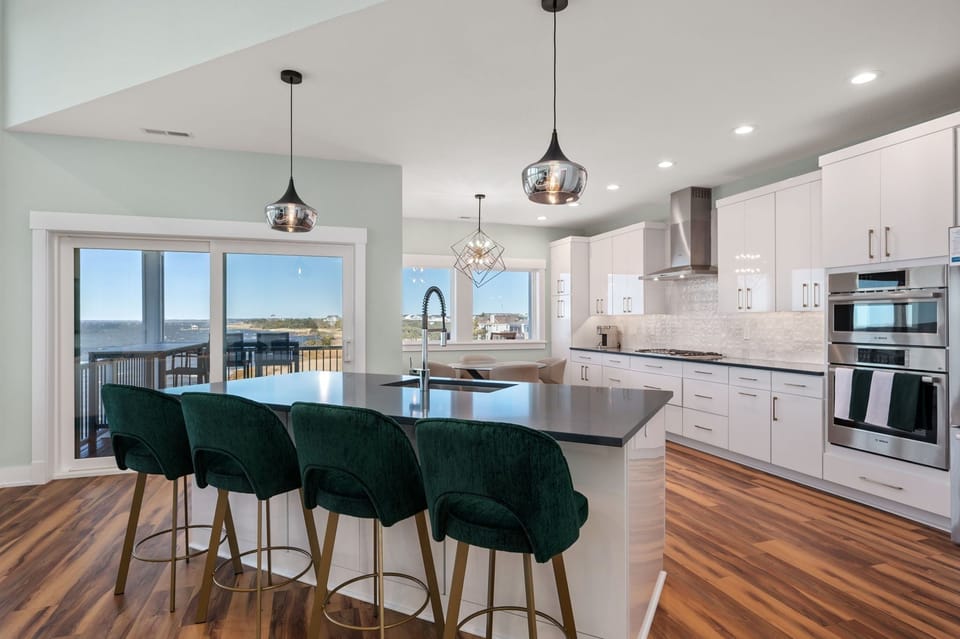NH599: Nags Head 599 | TL Kitchen Area - Island Seating for 4