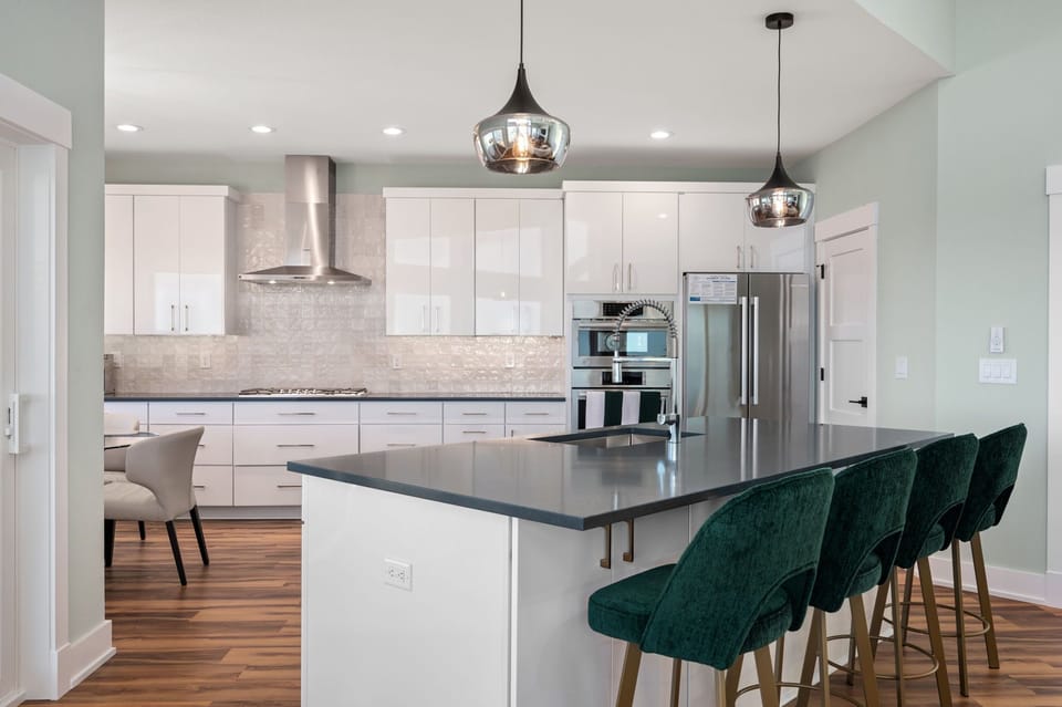 NH599: Nags Head 599 | TL Kitchen Area - Island Seating for 4