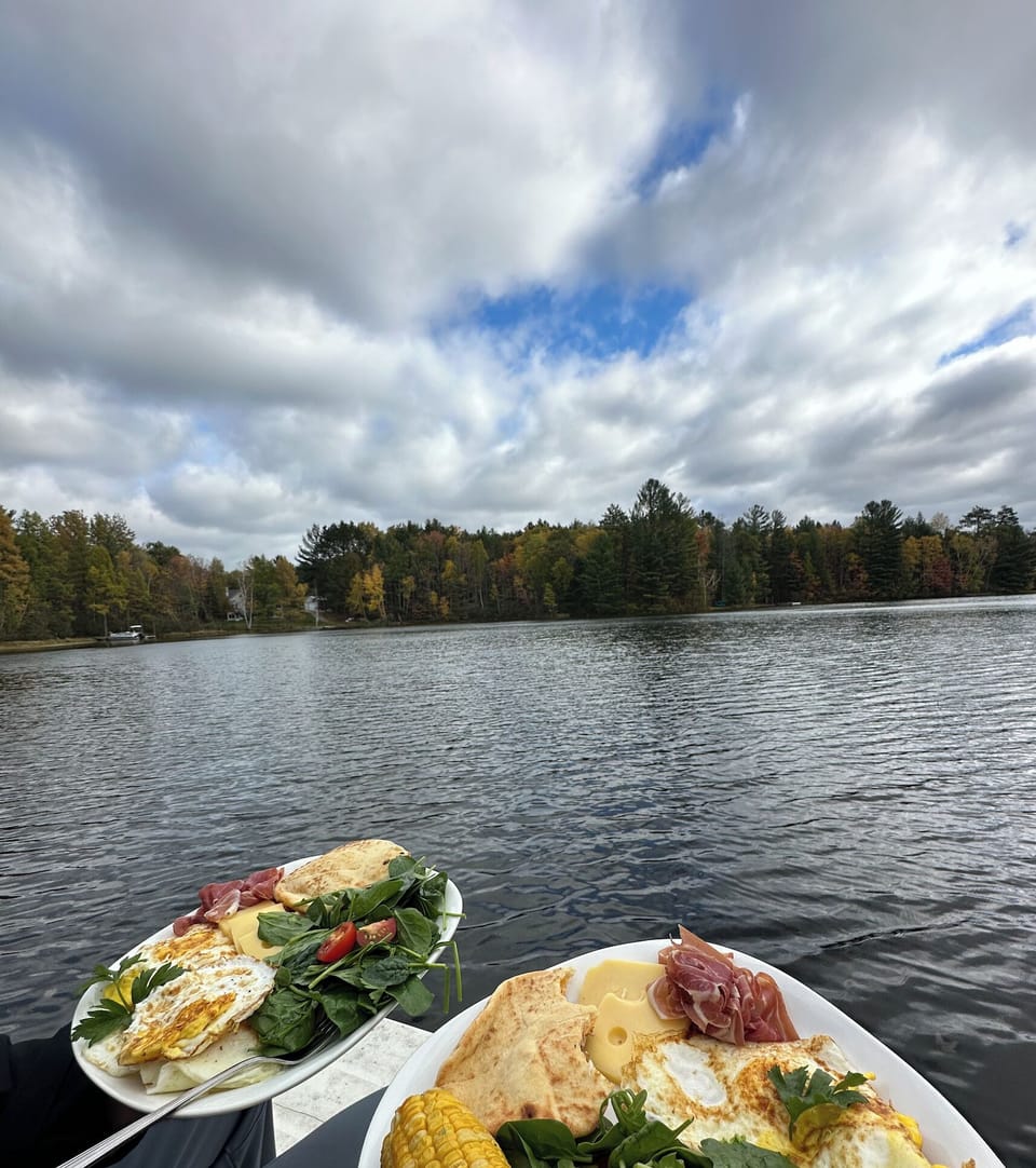 Come enjoy lunch on the dock.