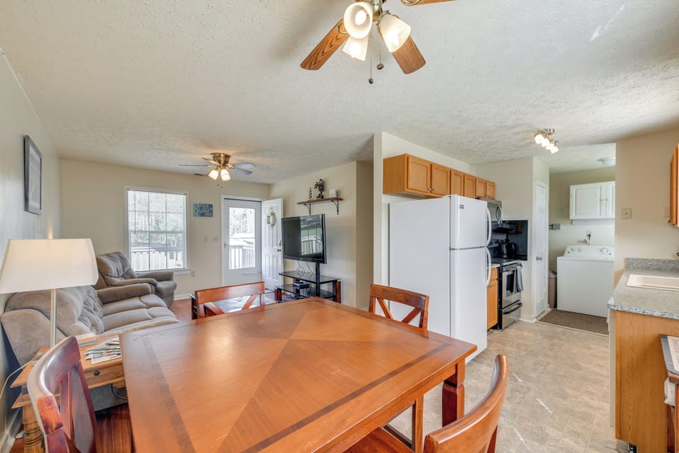 Interior | Dining Area | Full Kitchen