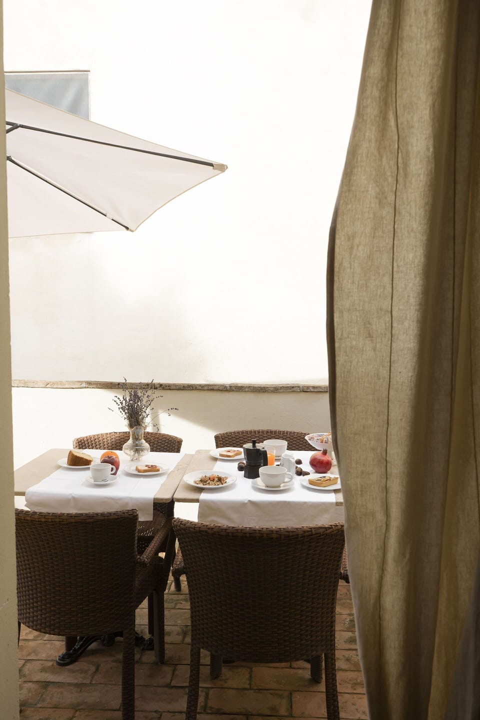 Table, Furniture, Window, Chair, Wood, Tablecloth, Building, Lamp, Floor, Flooring