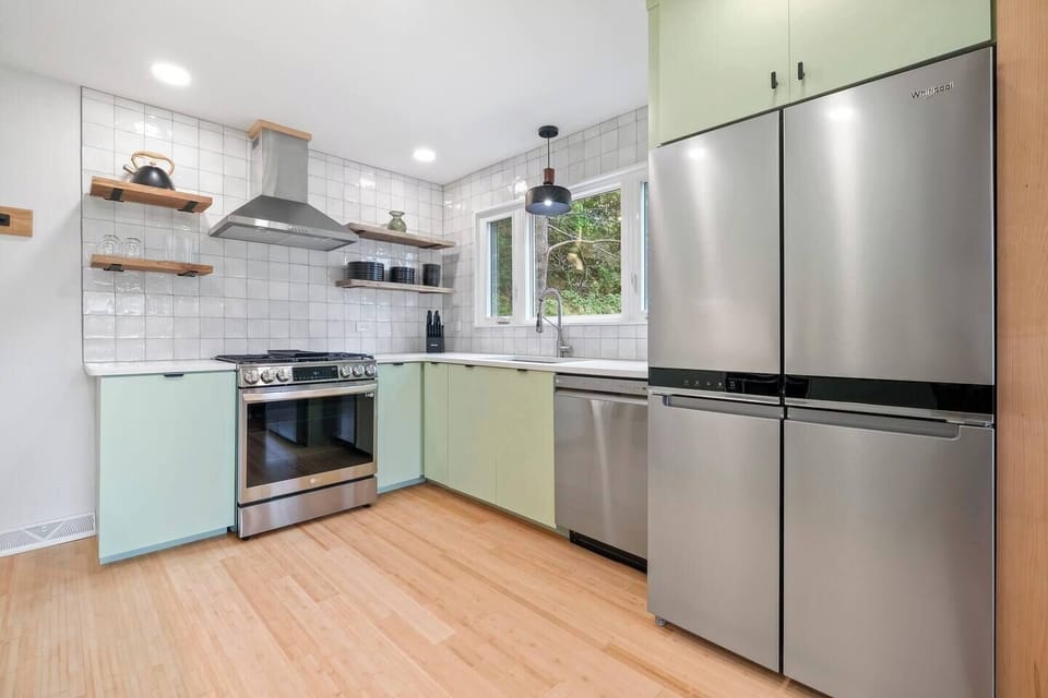 Fridge, oven, stove, microwave, and dishwasher