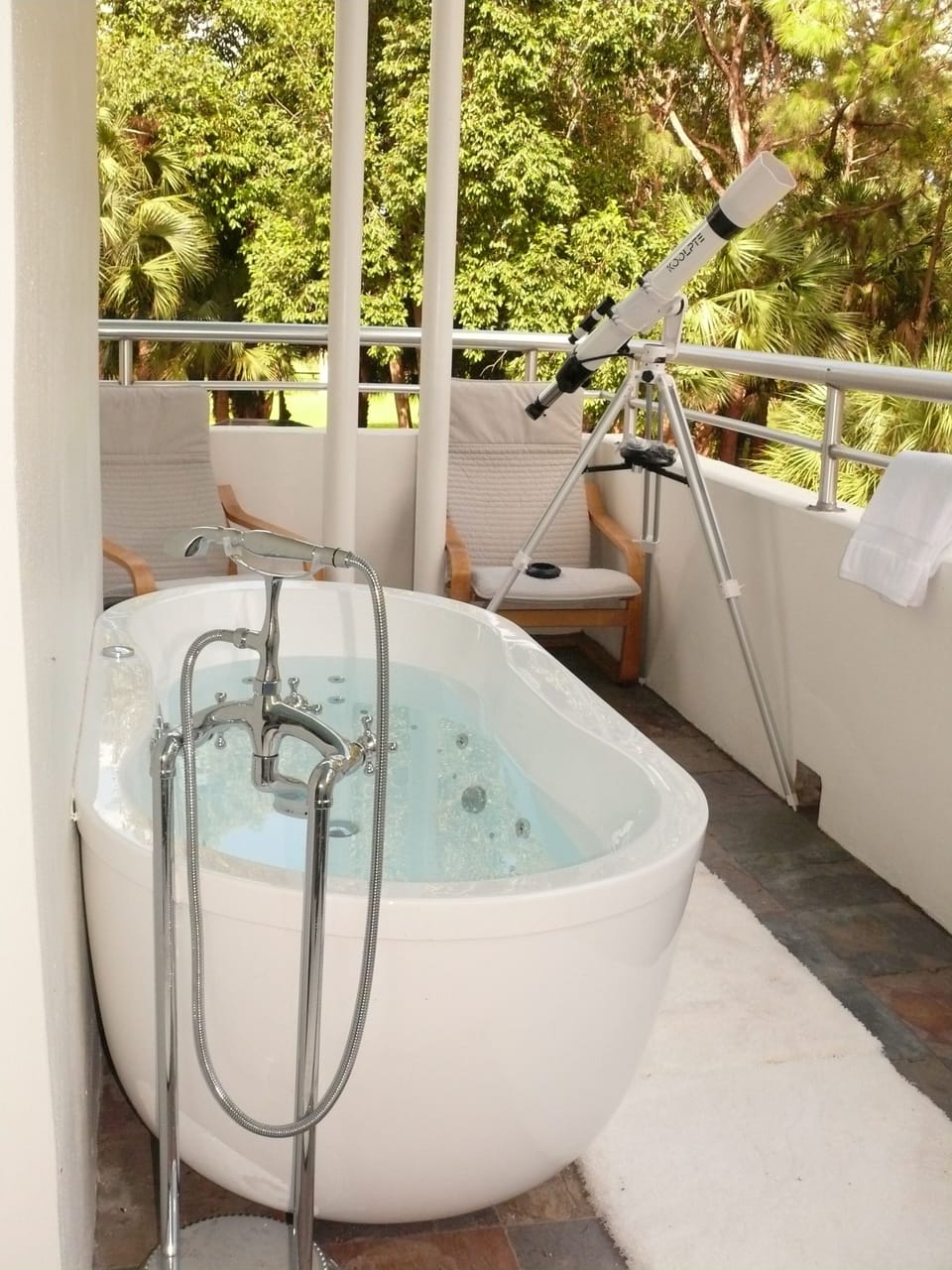 Outdoor spa tub
