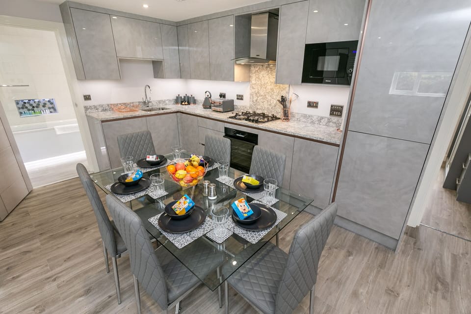 Superior - Dining area/Kitchen