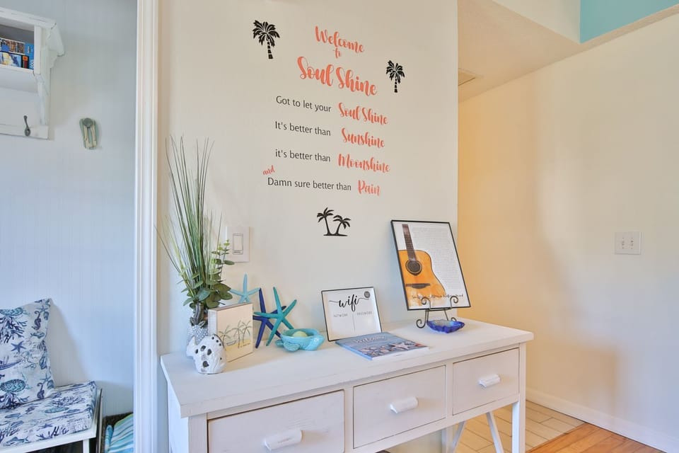 Entrance table