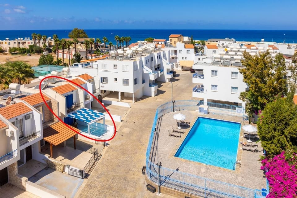 Aerial view showing location of maisonette