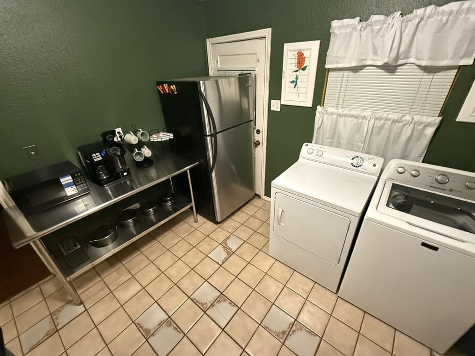 Kitchen. Stove/ Oven. Fridge/Freezer. Washer/ Dryer. Coffee. Toaster. Microwave