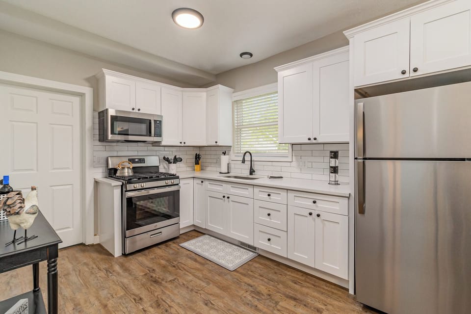 Fully equipped kitchen - Lower unit