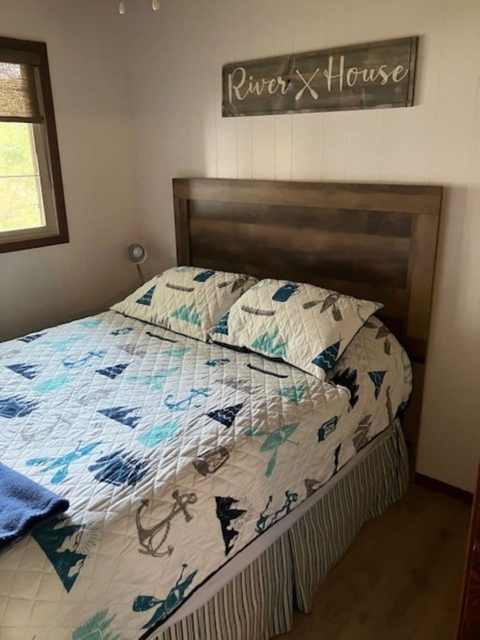 Main cabin 2nd bedroom (queen)