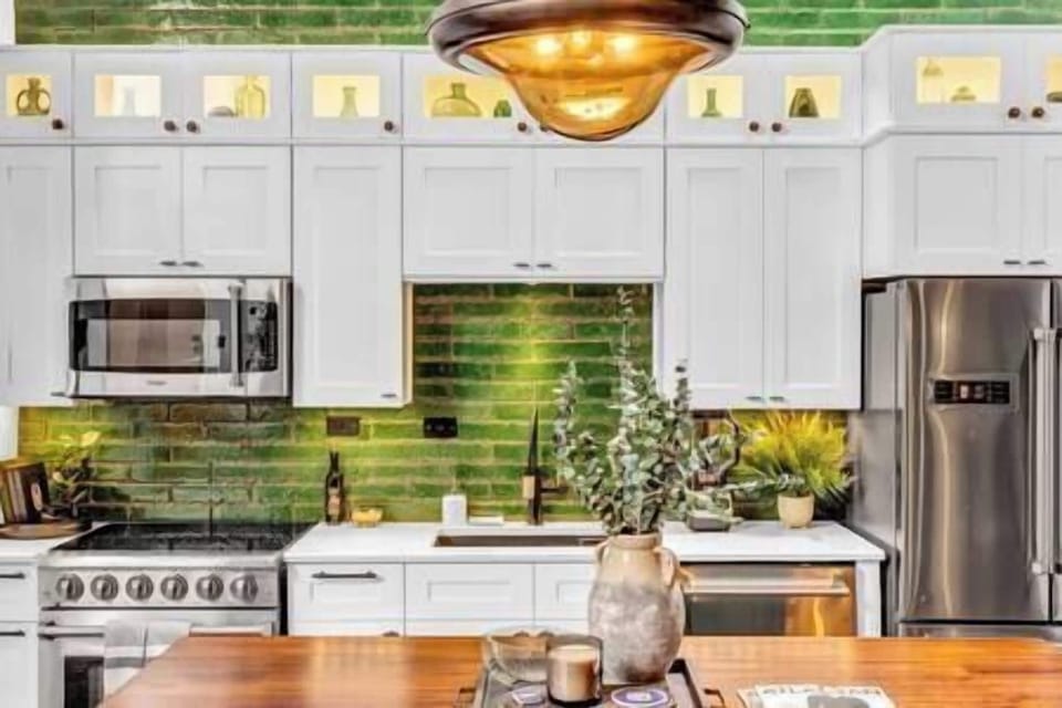 Fully stocked kitchen with Thor appliances (2)