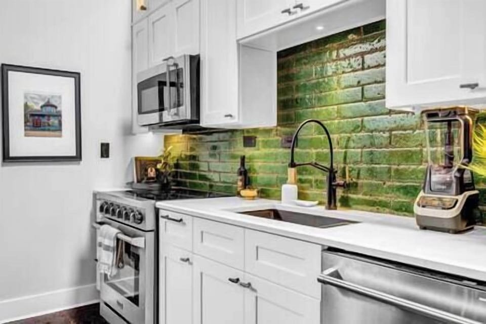 Fully stocked kitchen with Thor appliances (1)