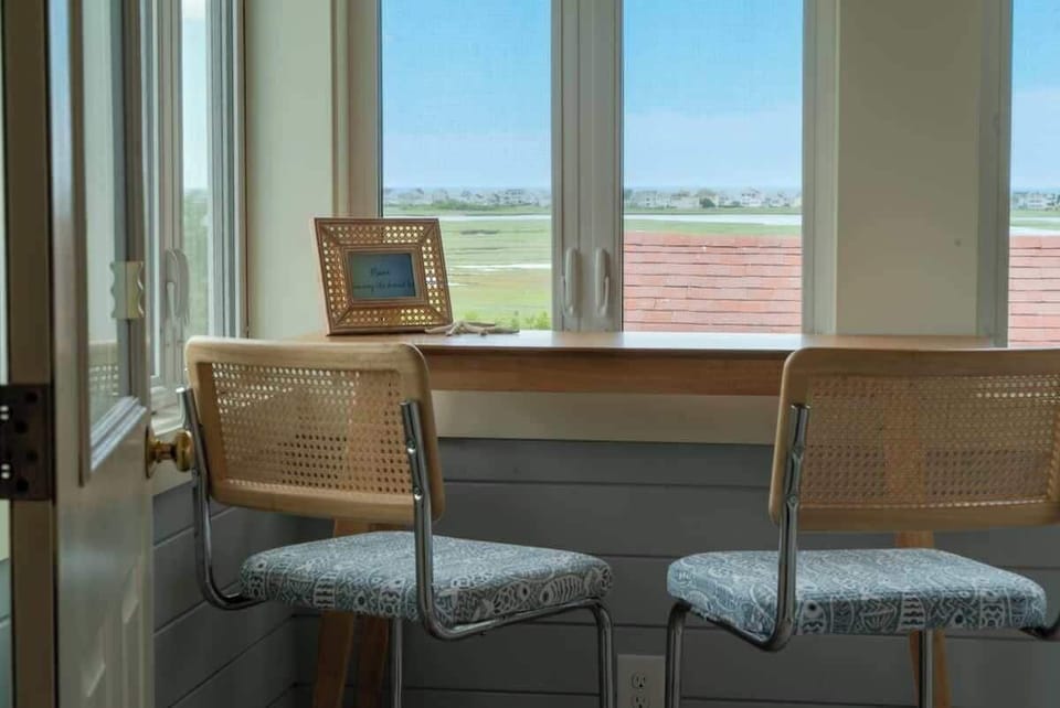 work or dinning sunroom Great Views