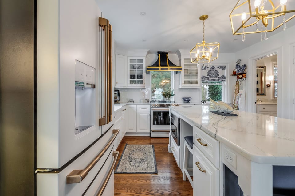 Fully equipped kitchen for meals at home