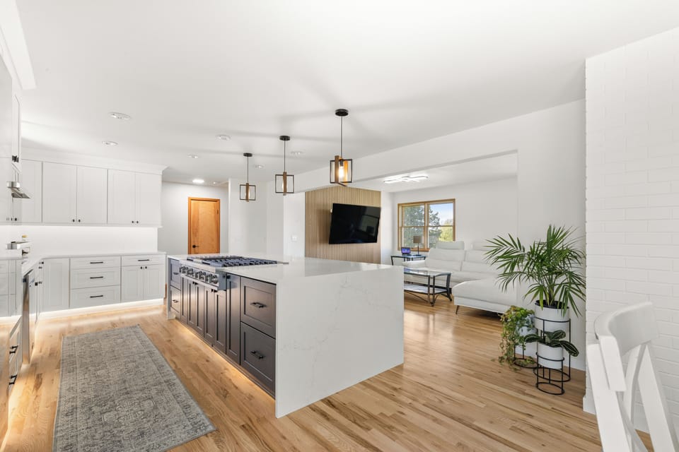 Living room with TV that swivels. 