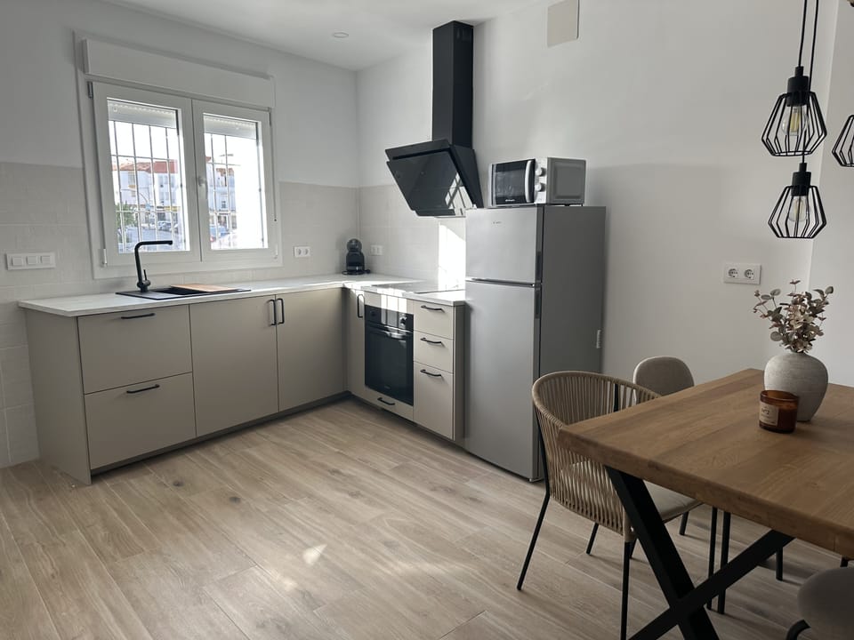 Kitchen or kitchenette,Dining area