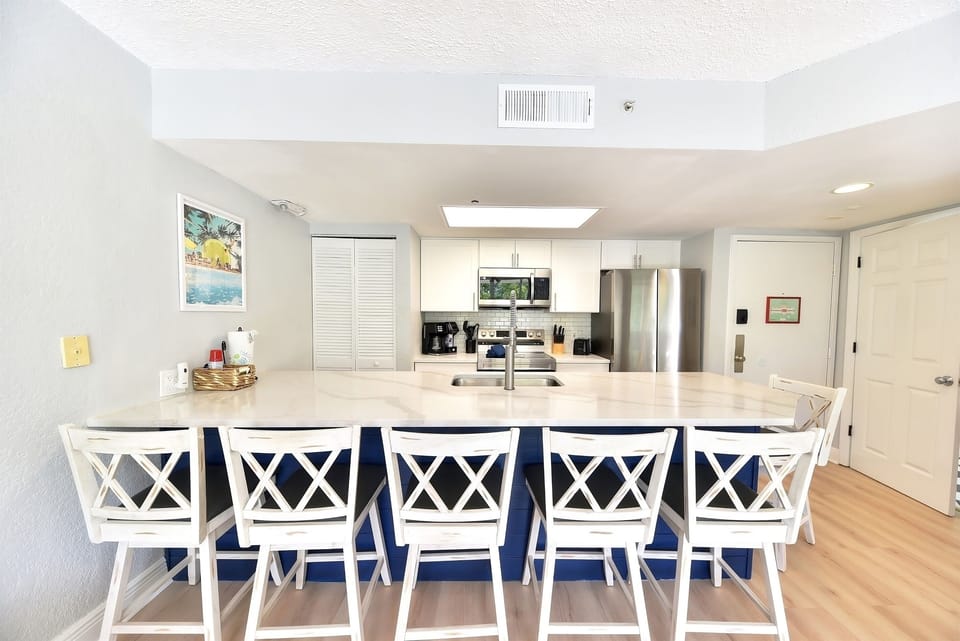 Seating for 6 people.