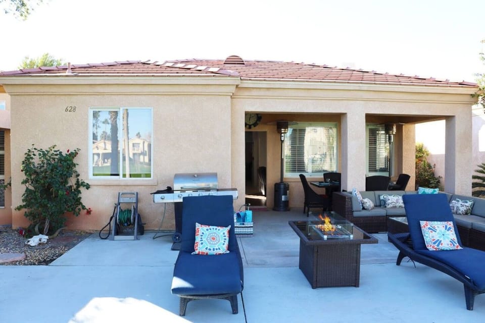 Fairway Getaway Community Pool, Tennis Courts House in Cathedral City