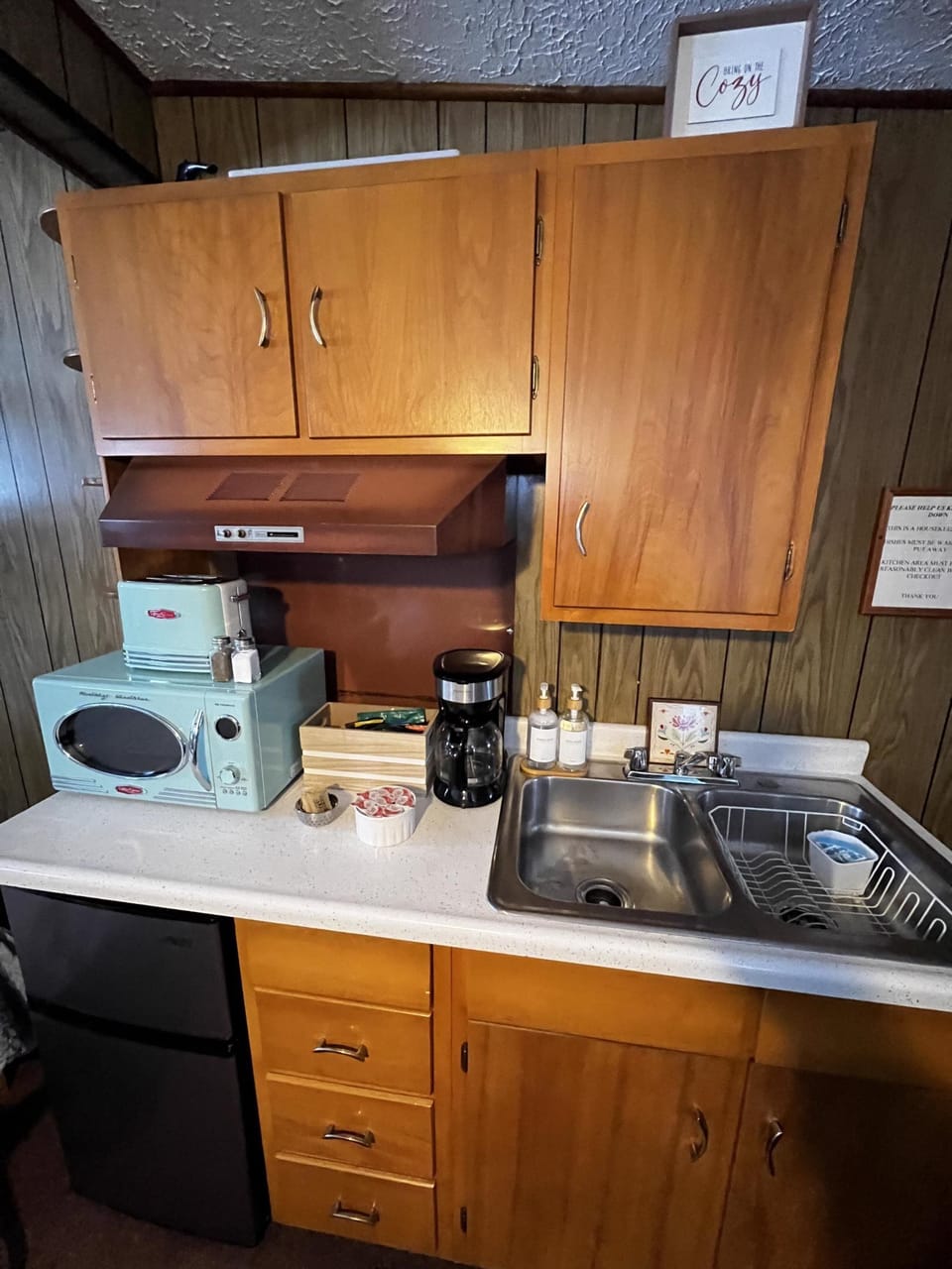 Paradise on lake superior double queen studio room with mini kitchenette