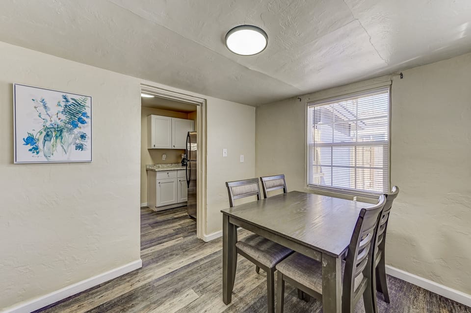 The dining area, with four seats, is located directly adjacent to the kitchen.