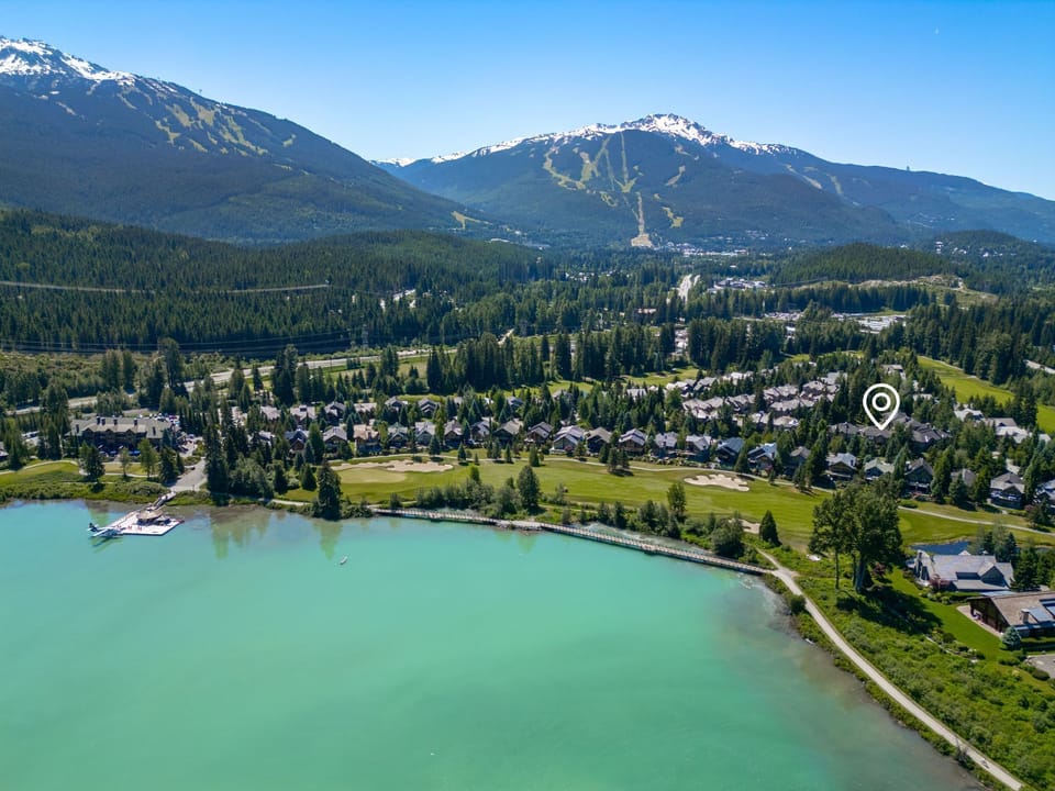 Prime location next to Nicklaus North Golf Course and Green Lake.