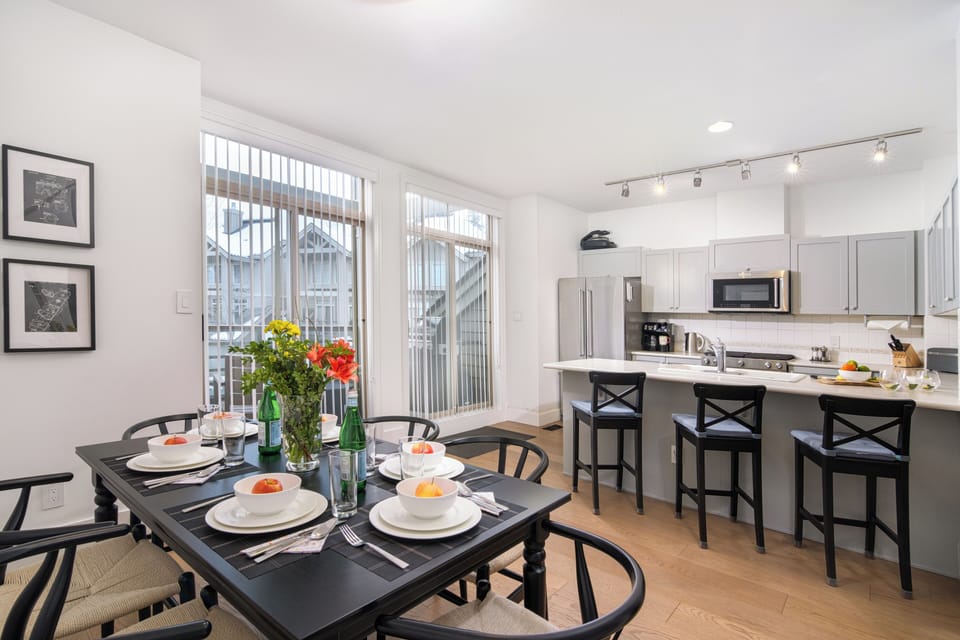 Dining area for 6 plus 3 bar stools for extra seating and casual meals.



