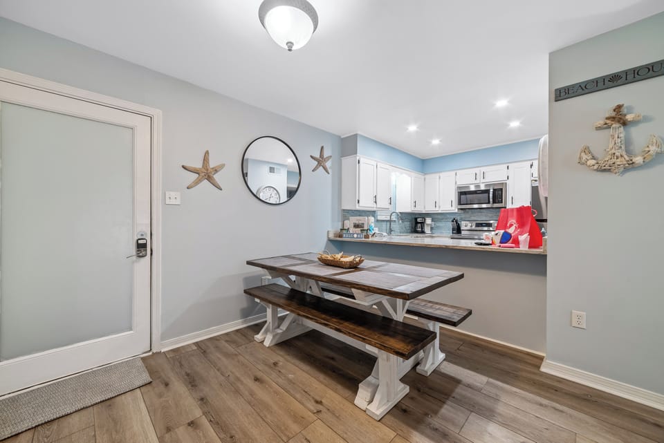 Dining area and entrance
