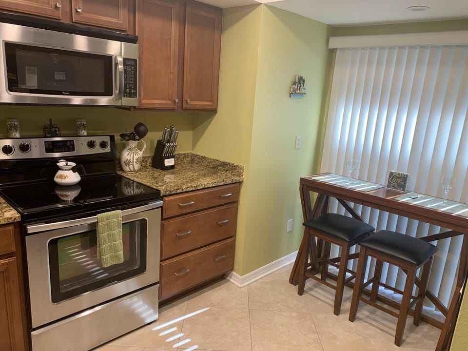 Gulf-Side Retreat – 2BR Ground-Floor Condo (1715)